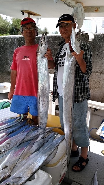 タチウオ の釣果 16年8月日 真生丸 沖縄 都屋漁港 釣り船予約 釣割