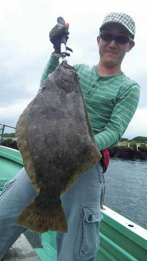 シーバス76cm 3匹 の釣果 17年7月1日 拓永丸 千葉 大原港 釣り船予約 釣割