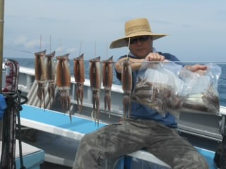 スルメイカ 25匹 の釣果 18年6月8日 勝美丸 神奈川 小田原新港 釣り船予約 釣割