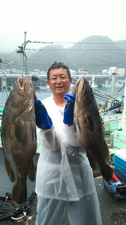 クエ70cm 2匹 の釣果 19年6月26日 結衣丸 高知 室戸岬漁港 船釣り予約 キャスティング船釣り予約