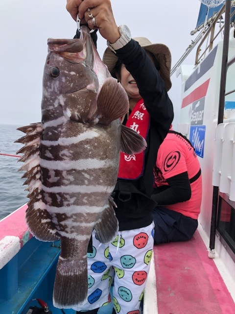 ハタ5 10kg 3匹 の釣果 19年8月19日 信照丸 千葉 勝浦松部港 釣り船予約 釣割