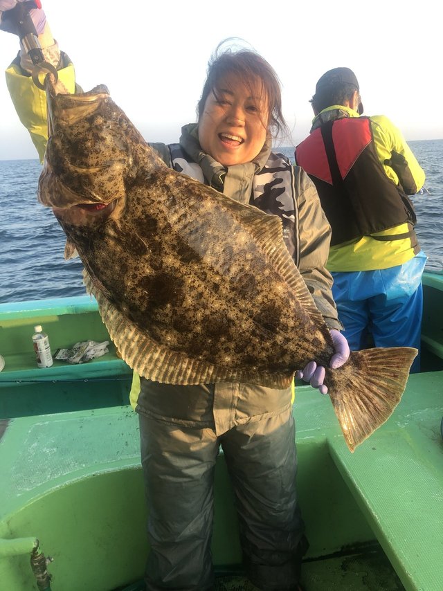 ヒラメ6 kg 5匹 の釣果 19年11月1日 植田丸 茨城 鹿嶋旧港 釣り船予約 釣割