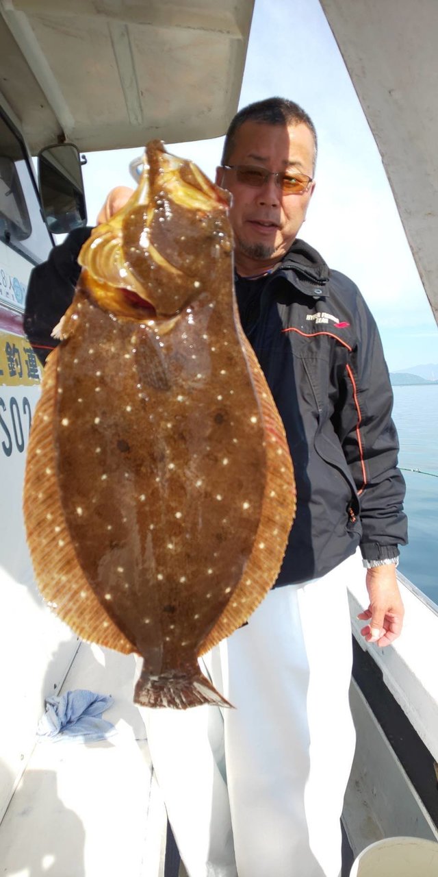 ヒラメ1 30kg 1匹 の釣果 19年11月17日 魚磯丸 静岡 久料港 釣り船予約 釣割