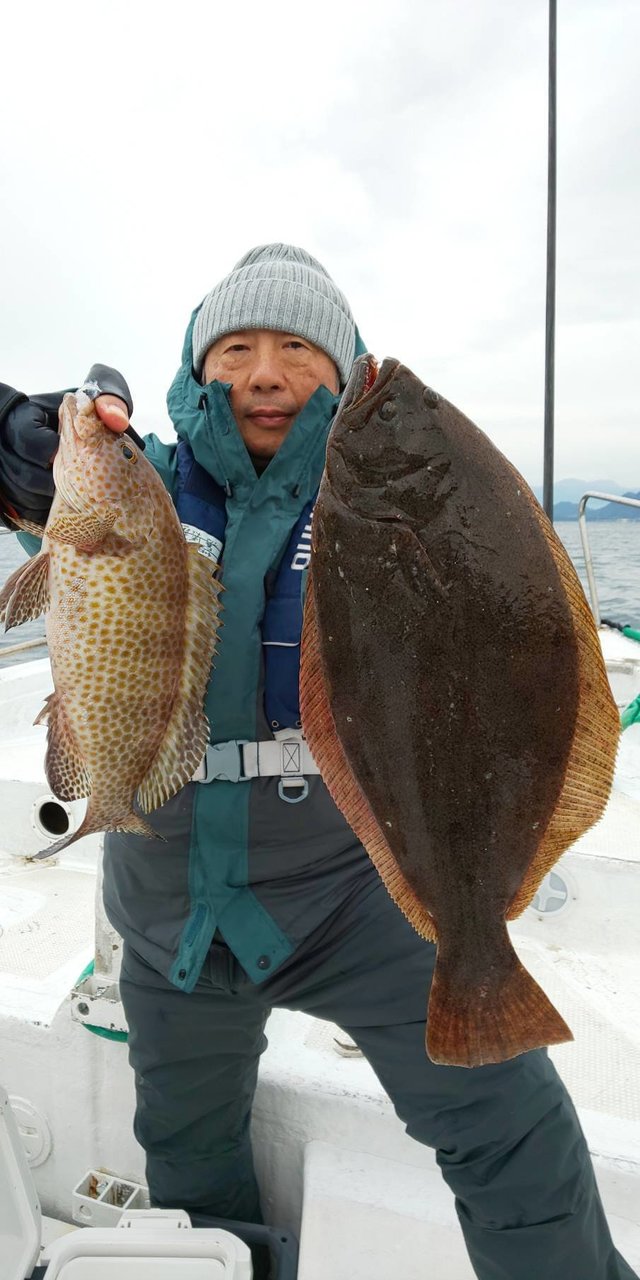 ヒラメ1 80kg 2匹 の釣果 19年12月7日 魚磯丸 静岡 久料港 釣り船予約 釣割