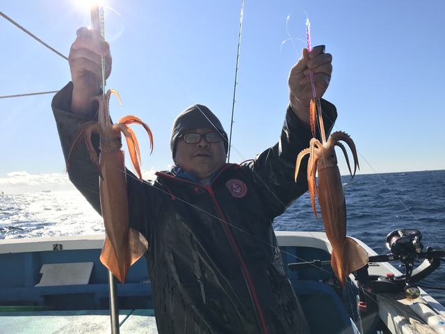 スルメイカ39cm 18匹 の釣果 19年12月8日 勝丸 勝浦 千葉 勝浦港 釣り船予約 釣割