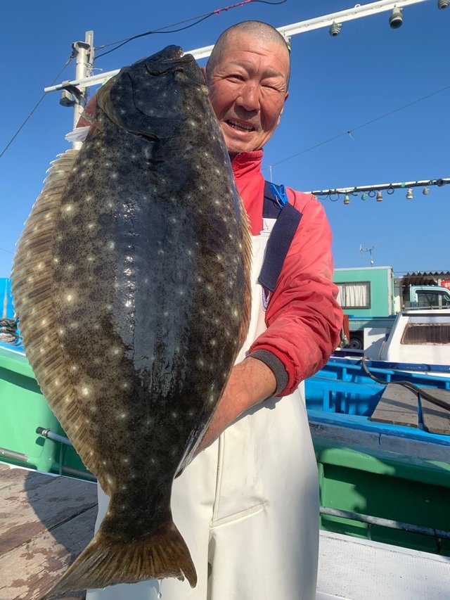 ヒラメ4 kg 10匹 の釣果 19年12月12日 大久丸 茨城 鹿嶋港 釣割