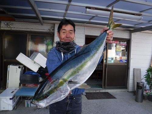 ヒラメ72cm の釣果 年3月3日 荒ますつり船 愛知 田尻港 釣割
