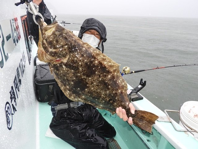 ヒラメ3 00kg 1匹 の釣果 年7月18日 加納丸 静岡 伊東港 釣割