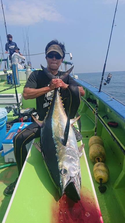 マグロ30 00kg の釣果 年8月14日 浅八丸 神奈川 平塚港 釣り船予約 釣割