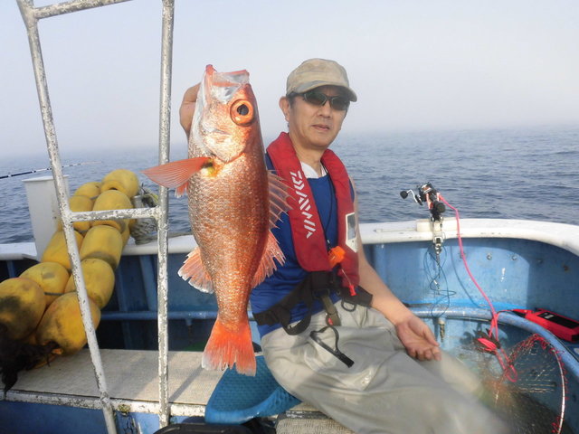 アカムツ44cm 7匹 の釣果 年8月15日 浜茄子丸 茨城 波崎港 釣割