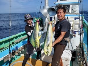 シイラ107cm 9匹 の釣果 年9月4日 ふじなみ丸 静岡 安良里港 釣割