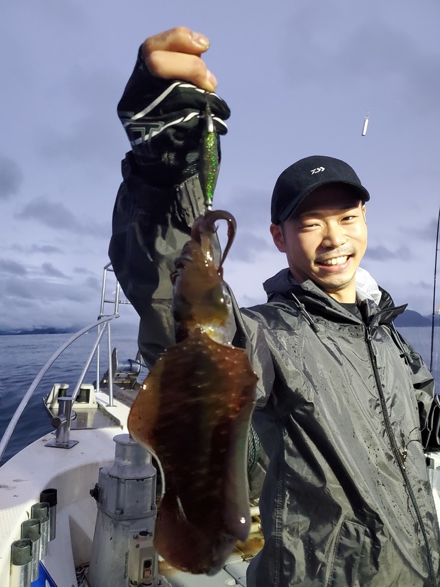 アオリイカ24cm 40匹 の釣果 年9月25日 Keifuku 福井 小浜川崎港 釣り船予約 釣割