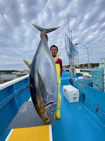 カツオ4 kg 1匹 の釣果 年10月22日 成銀丸 神奈川 釣割