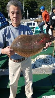 ヒラメ62cm 5匹 の釣果 年10月25日 ビッグ秀丸 和歌山 大引港 船釣り予約 キャスティング船釣り予約