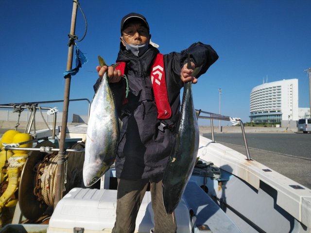 ワラサcm 6匹 の釣果 年10月26日 岡安丸 愛知 神島 釣割