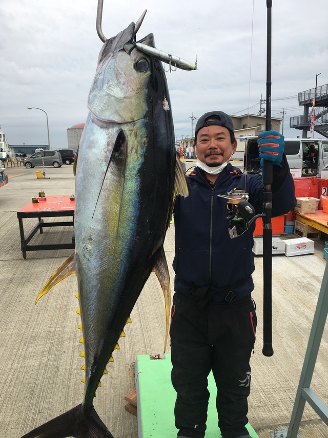 キハダマグロ43 kg 1匹 の釣果 年11月6日 日立丸 茨城 日立港第五埠頭 釣り船予約 釣割