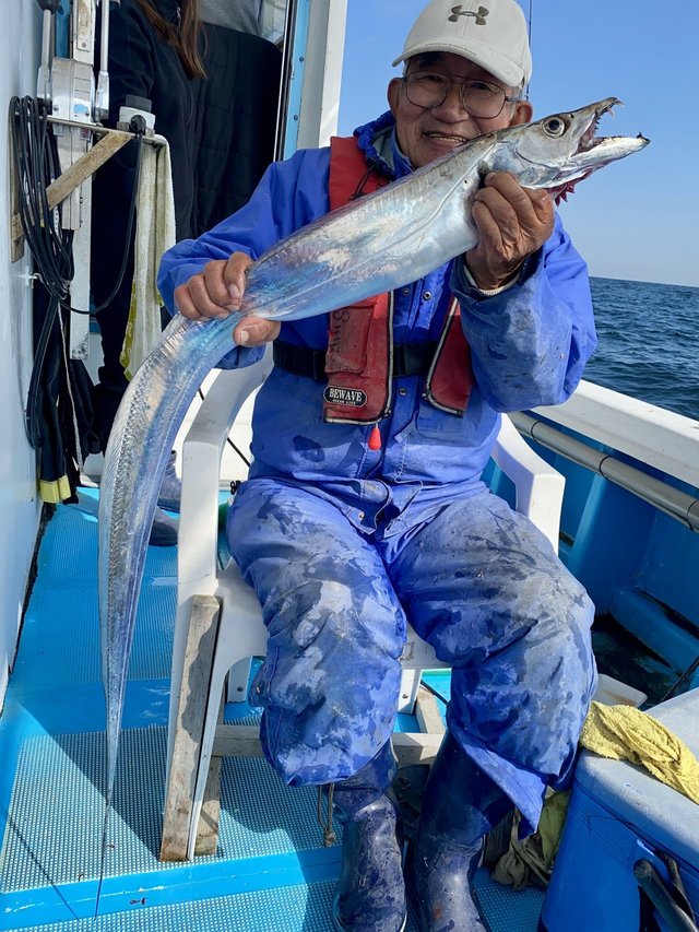 タチウオ127cm 72匹 の釣果 年11月12日 春日丸 大阪 谷川港 釣り船予約 釣割