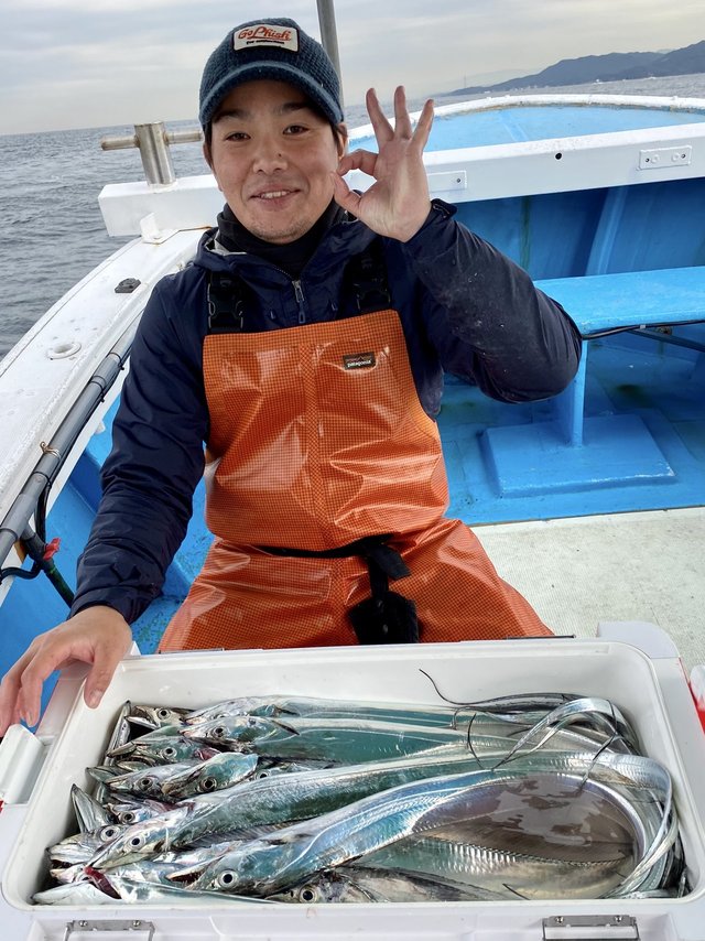 タチウオ113cm 69匹 の釣果 年11月25日 春日丸 大阪 谷川港 釣り船予約 釣割