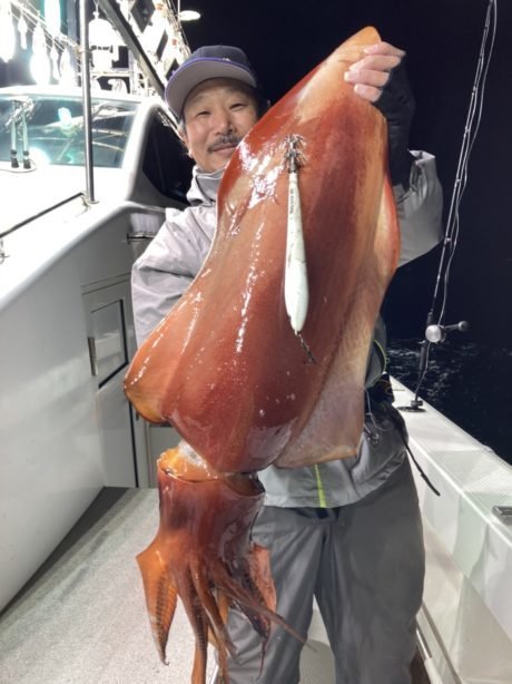 タルイカ の釣果 年12月4日 泰丸 福井 色浜港 船釣り予約 キャスティング船釣り予約