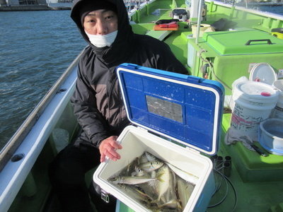 アジ32cm 56匹 の釣果 21年1月3日 長崎屋 神奈川 本牧漁港 釣り船予約 釣割