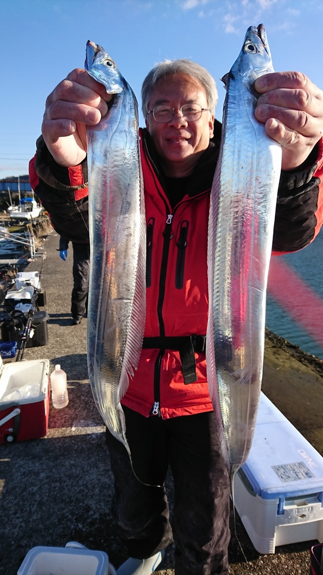 タチウオ100cm 6匹 の釣果 21年1月日 フィッシュオン大勝 千葉 上総湊港 船釣り予約 キャスティング船釣り予約