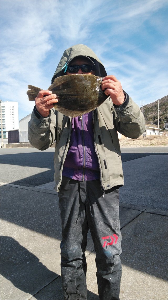 ヒラメ55cm 1匹 の釣果 21年2月25日 岡安丸 愛知 神島 釣割