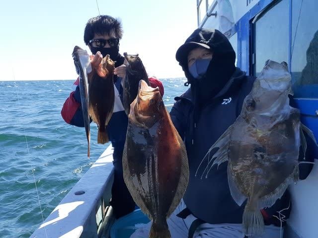 ヒラメ50cm 3匹 の釣果 21年4月7日 三幸丸 三重 石鏡漁港 船釣り予約 キャスティング船釣り予約