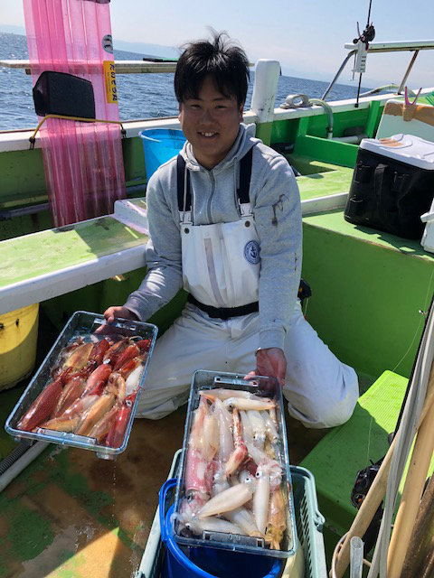 マルイカ40cm 39匹 の釣果 21年4月10日 たいぞう丸 神奈川 葉山鐙摺港 釣り船予約 釣割