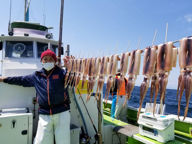 スルメイカ41cm 41匹 の釣果 21年4月12日 すえじ丸 神奈川 釣割