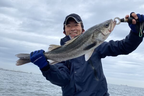 シーバス68cm の釣果 21年4月17日 けやき丸 埼玉 荒川笹目橋上流 釣り船予約 釣割