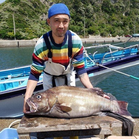 イシナギ15 00kg の釣果 21年4月21日 二宮丸 神奈川 宮川港 船釣り予約 キャスティング船釣り予約