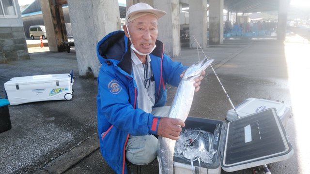 タチウオ 68匹 の釣果 21年10月3日 岡安丸 愛知 神島 釣割