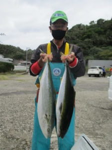 ワラサ4 kg 2匹 の釣果 21年10月16日 浜福丸 神奈川 釣割