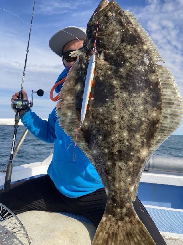 ヒラメ2 kg 8匹 の釣果 21年10月25日 幸栄丸 茨城 鹿嶋旧港 船釣り予約 キャスティング船釣り予約