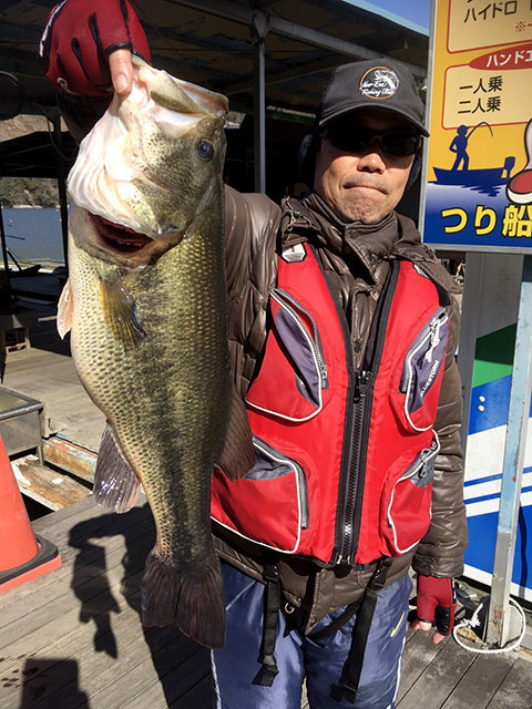 ブラックバス53cm 1匹 の釣果 22年2月8日 柴田 神奈川 相模湖 釣割