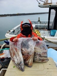 アカムツ46cm 3匹 の釣果 22年2月13日 清勝丸 千葉 飯岡漁港 船釣り予約 キャスティング船釣り予約