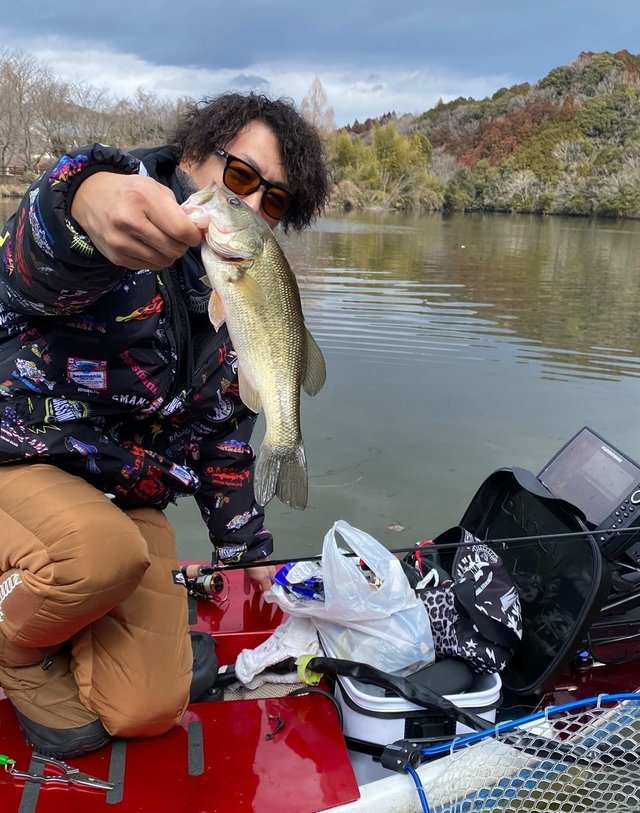 ブラックバス35cm 1匹 の釣果 22年2月15日 Fコテージつばきもと 千葉 釣割