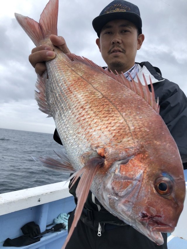 マダイ1 90kg 2匹 の釣果 22年7月15日 幸栄丸 茨城 鹿嶋旧港 船釣り予約 キャスティング船釣り予約