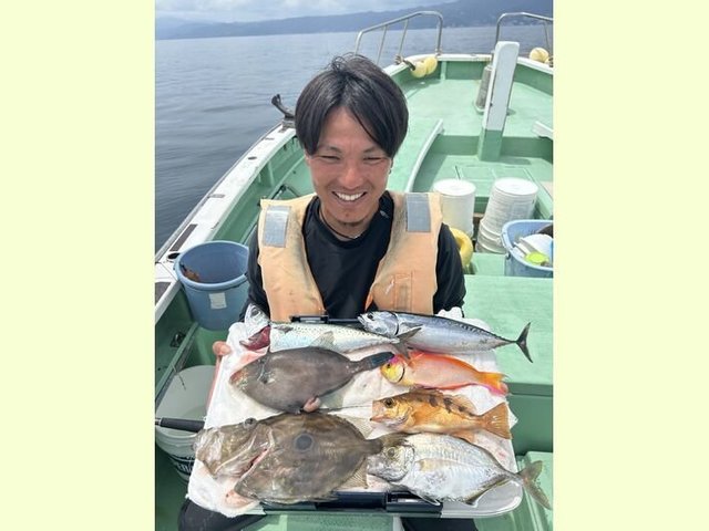 シキシマハナダイ・ソウダガツオ(ヒラソウダ)・オキメバル(トゴットメバル)・ウマヅラ(ウマヅラハギ)・マトウダイ・サバ(ゴマサバ)