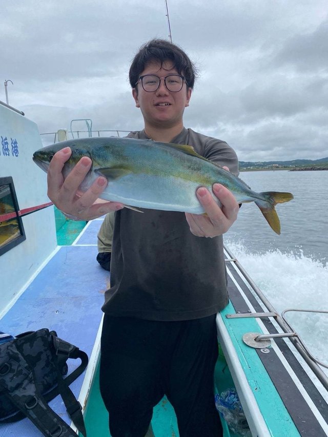 シマアジ