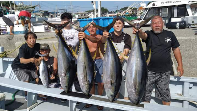 マグロ釣り他」積丹余別ボートトレーラー日帰り駐車場。4月～11月、利用料1万円！！ - キャンプ、アウトドア用品