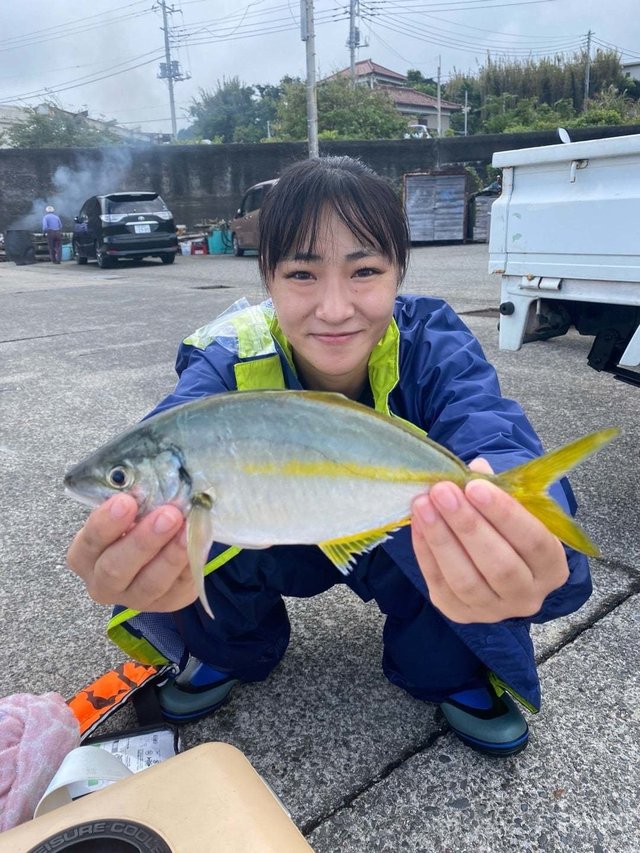 シマアジ