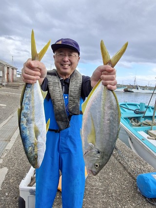 シマアジ
